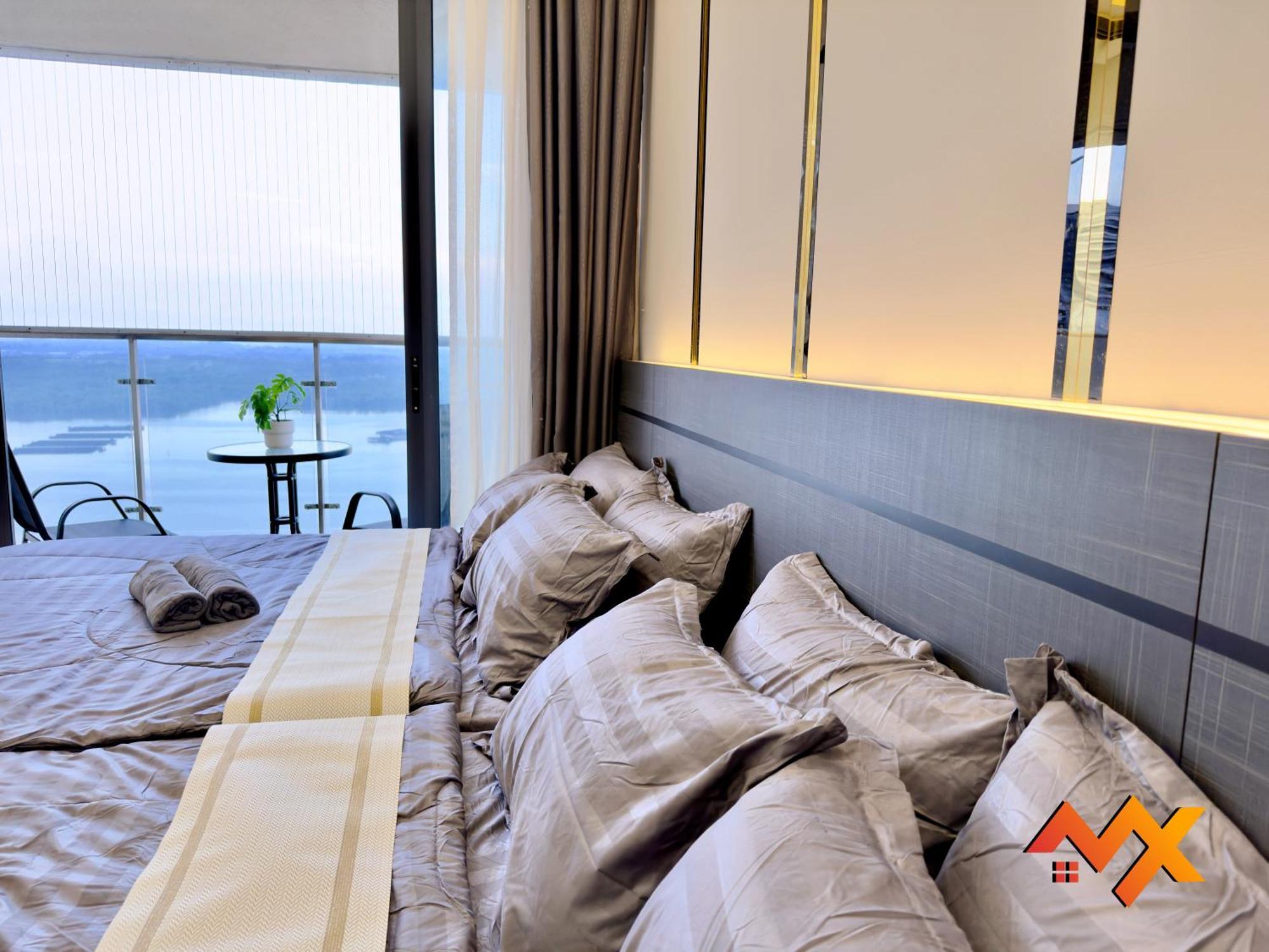 Full Sea View Country Garden Danga Bay 11-13pax Apartment Johor Bahru