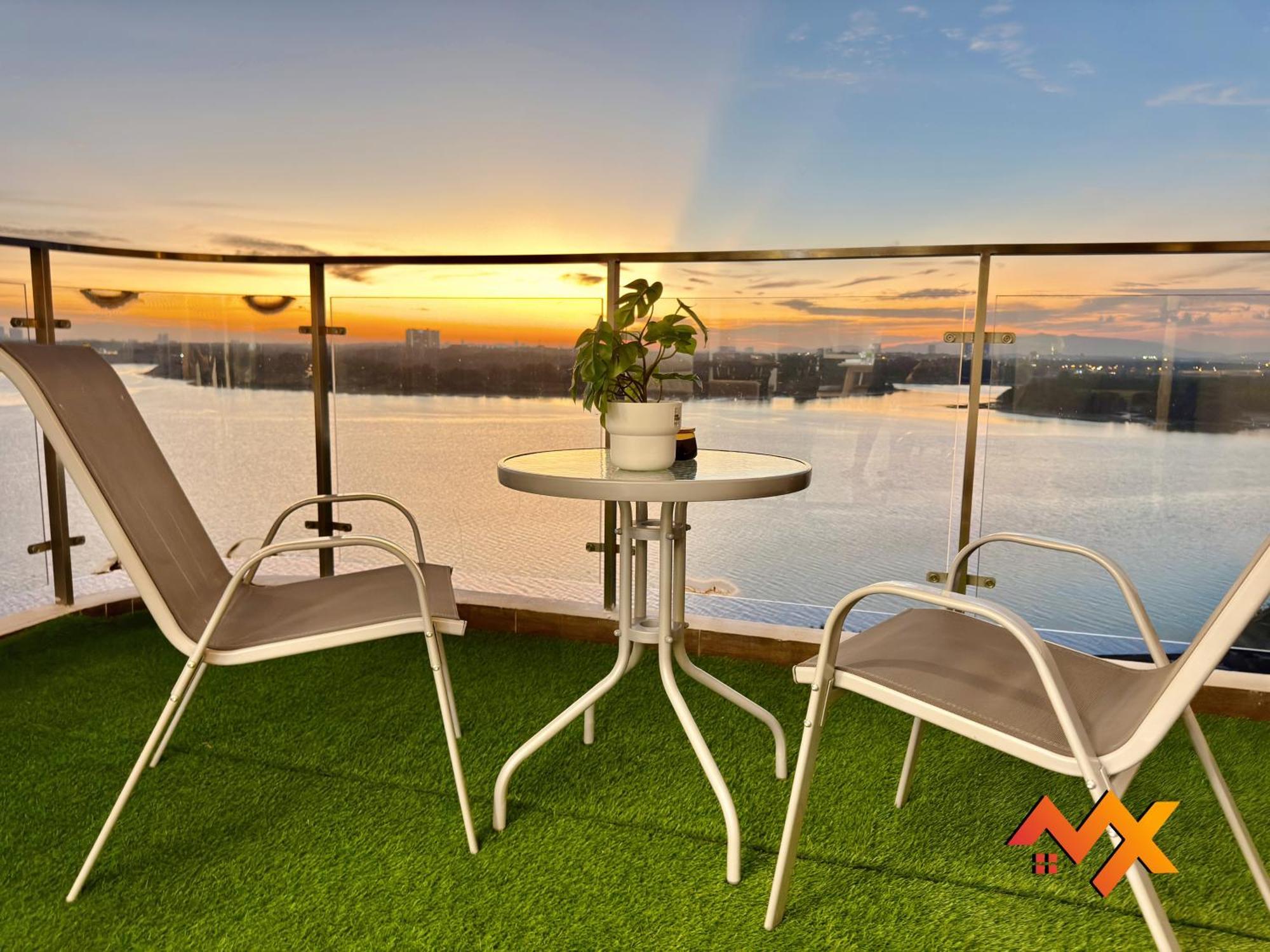 Full Sea View Country Garden Danga Bay 11-13pax * Johor Bahru