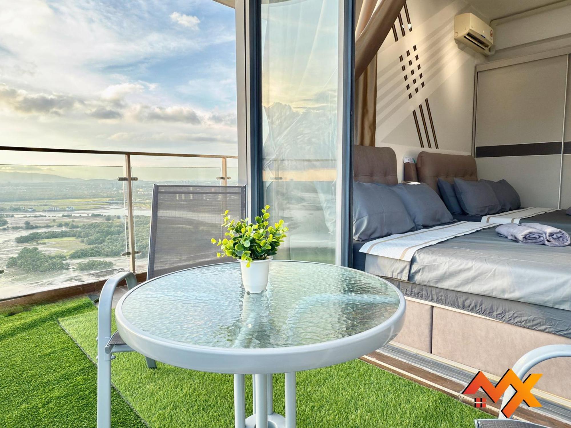 Full Sea View Country Garden Danga Bay 11-13pax Apartemen Johor Bahru