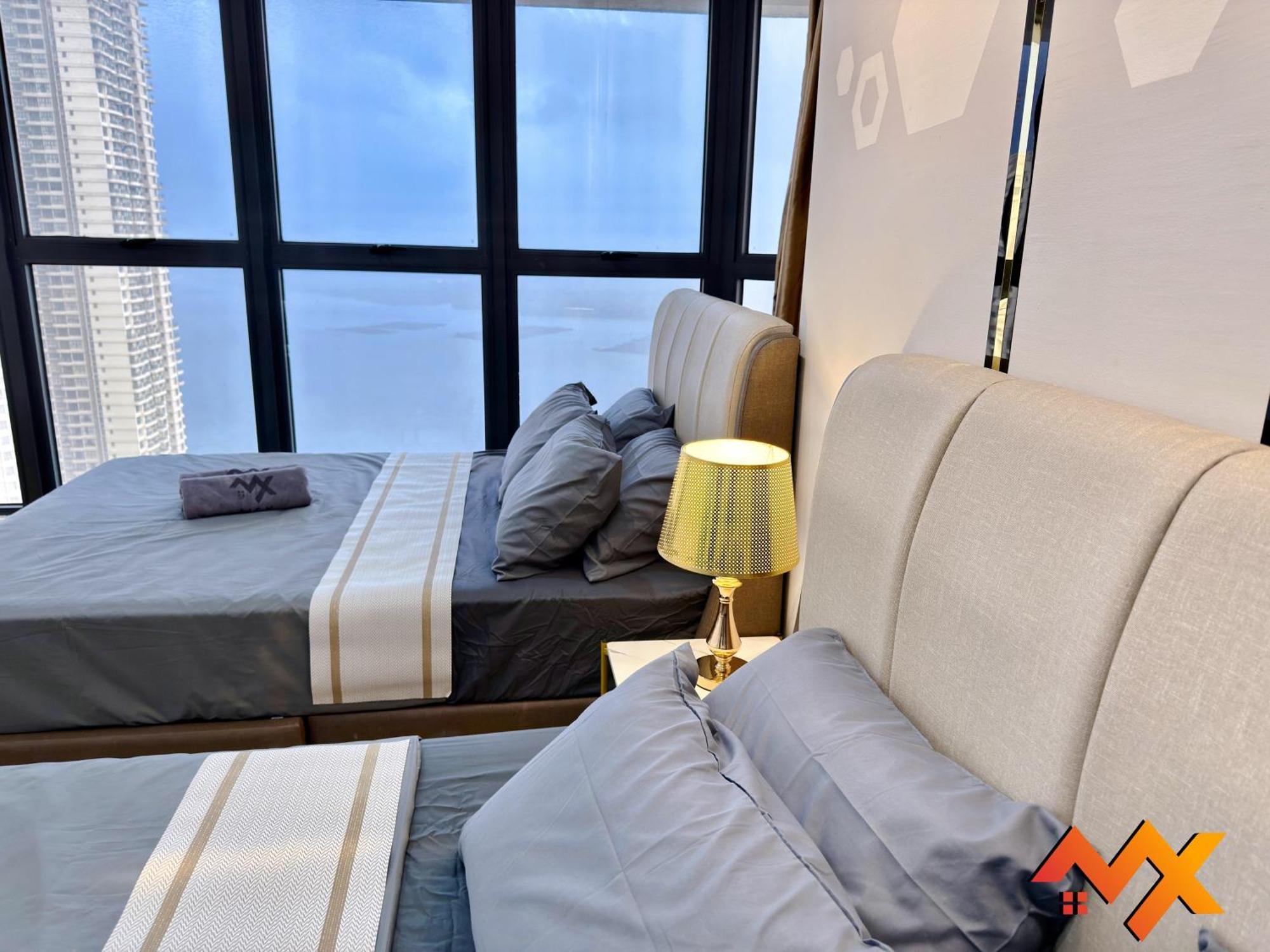 Full Sea View Country Garden Danga Bay 11-13pax Apartemen Johor Bahru